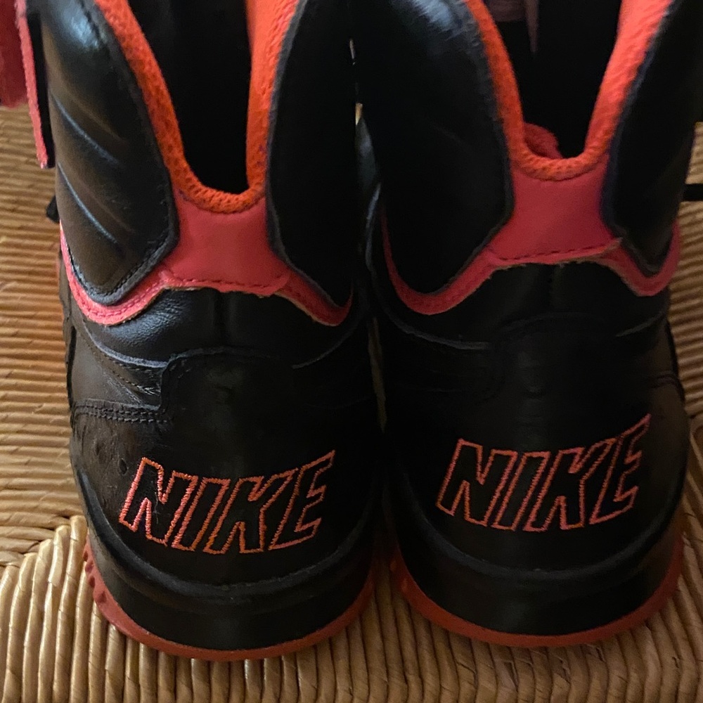 NIKE *AIR* Shark Trainer Hi-Tops